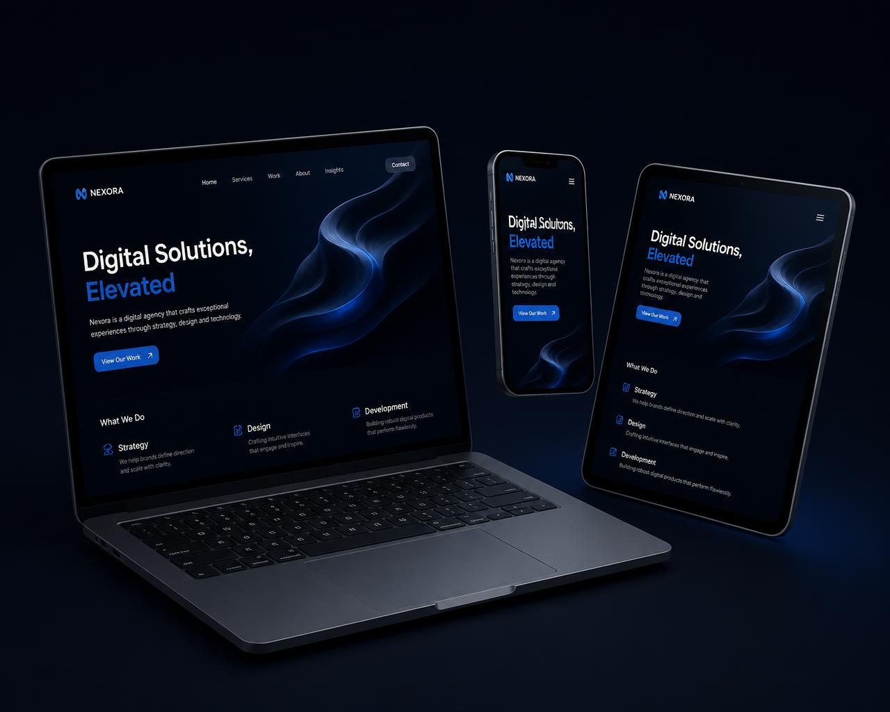 Notebook, tablet e smartphone exibindo um site institucional moderno desenvolvido pela Tech Web Studio